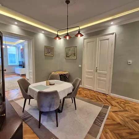 Sophie - 75 Sqm - Free Car Garage Apartman