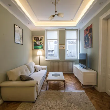 Sophie - 75 Sqm - Free Car Garage Appartamento