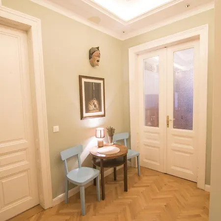 Sophie - 75 Sqm - Free Car Garage Apartman